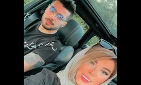 مادر فوق جوان و باکلاس سعید عزت اللهی در ماشین سوپرلاکچری / عکس کراش ترین پسر فوتبال ایران !