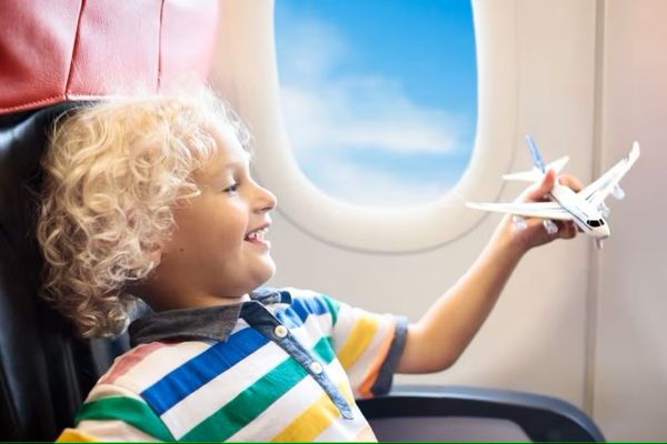 خرید بلیط هواپیما داخلی برای کودکان زیر 12 سال