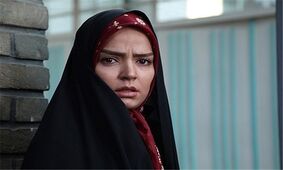 خودنمایی جلف سپیده خداوردی با شال پلنگی و خوش رنگش 