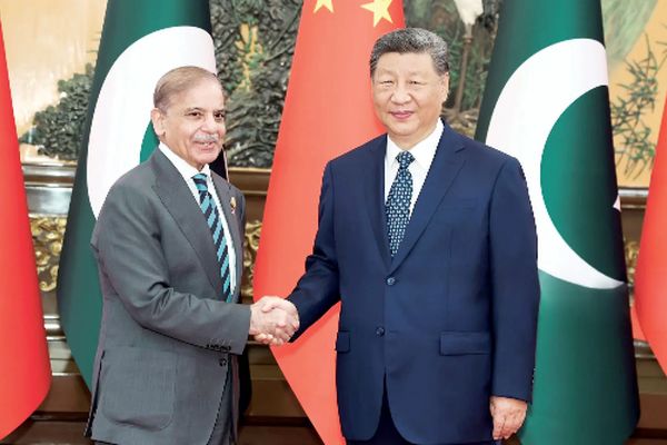 تعادل پاکستان بین چین و آمریکا/نقش پاکستانی در توازن میان این دو قدرت بزرگ به تمایل چین برای به چالش کشیدن ارتش آمریکا بستگی دارد