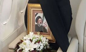 ورود پیکر رئیس‌جمهور شهید و همراهان به فرودگاه مهرآباد / گریه های تلخ وزیر کار 