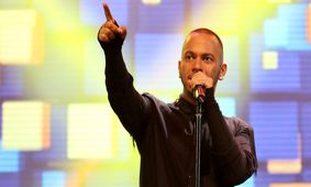 صمیمیت شوکه کننده خواننده معروف ایرانی با هدی زین العابدین / خال لب خانم بازیگر دل اشوان را برد !