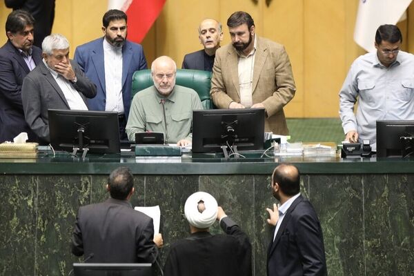 انتقاد تند روزنامه جمهوری اسلامی از قالیباف و نمایندگان تندرو/ شما صلاحیت نمایندگی مجلس را ندارید