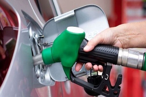 ۸ پیش‌بینی جالب درباره سهمیه‌بندی و قیمت بنزین در ۱۴۰۴