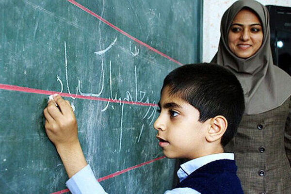 خبر مهم درباره حقوق معلمان / پیشنهاد افزایش ۱۵۰ تا ۲۰۰ درصدی روی میز مجلس !
