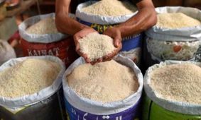 دلالی  زیر سقف فروشگاه‌های بزرگ / برنج ارزان خریدند، گران می فروشند !