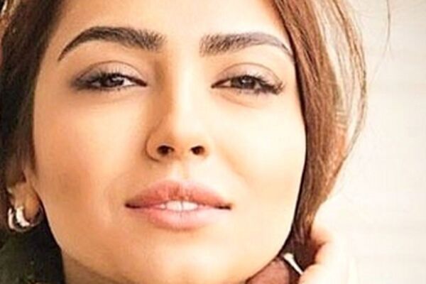 خلوت خاص مونا کرمی با فرزندش کنار ساحل +فیلم