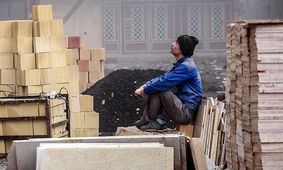 کارگران روزمزد زیر تیغ تورم؛ زندگی روی لبه پرتگاه