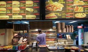 از کجا رسیدیم به کجا!/ رشد عجیب قیمت پیتزا + عکس