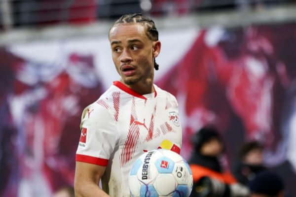 رقابت نفس‌گیر منچسترسیتی و چلسی بر سر سیمونز!