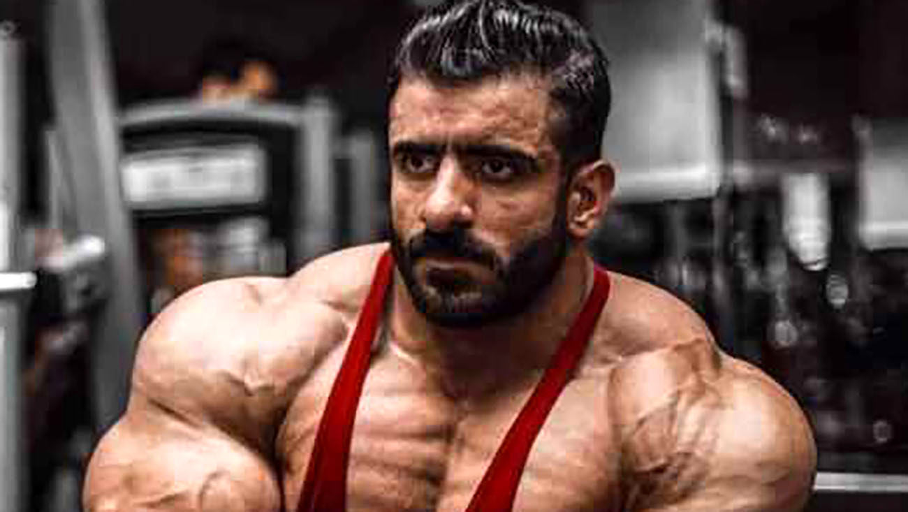 عرض اندام باورنکردنی هادی چوپان در تخت جمشید + عکس عجیب