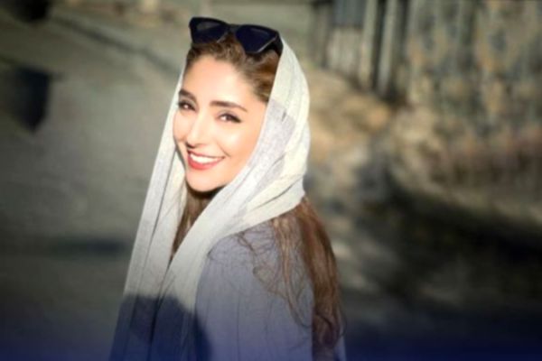عکس شوکه کننده از هستی مهدوی فر در خیابان های توکیو / خانم بازیگر کشف حجاب کرد !