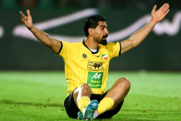 چرا پیراهن استقلال برای اسدی دست‌نیافتنی شده؟