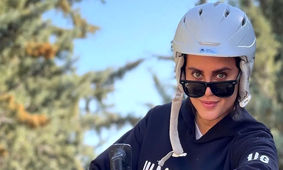 این زن زیبا با موهای فر الناز شاکردوست بازیگر جذاب ایرانی است + عکسی که حتما باید ببینید