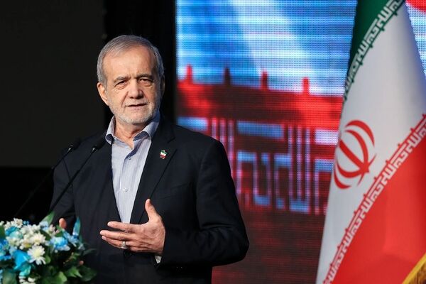 پزشکیان: توان دفاعی امروز کشور قابل مقایسه با پیش از جنگ تحمیلی ۱۲ روزه نیست