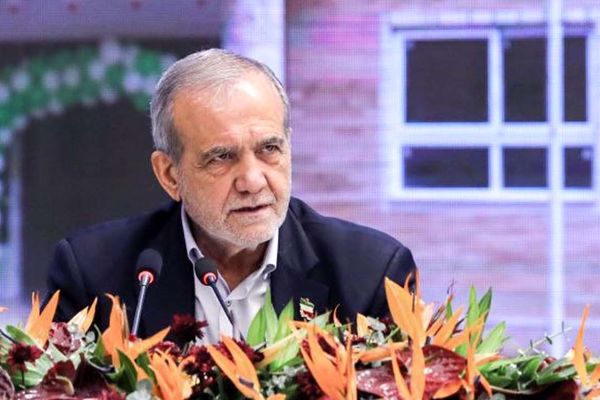 جواب پزشکیان به یکی از منتقدان: وقتی نقد می‌کنی گوش دادم وقتی هم نقد می‌کنم نیازی نیست قیافه بگیری!