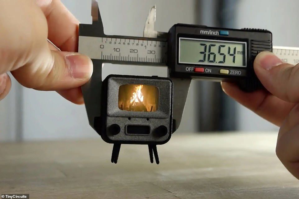 تصاویری از کوچکترین تلویزیون جهان