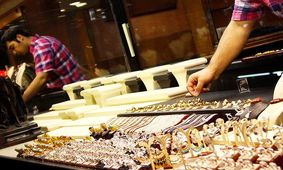 قیمت طلا امروز 13 مهر  / انواع سکه و طلای ۱۸ عیار چند شد؟  + فیلم