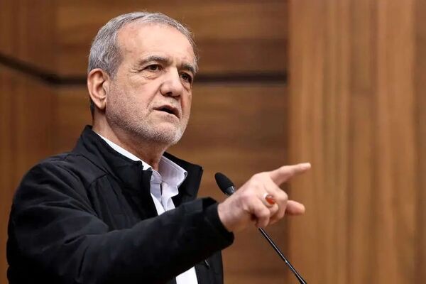 هم‌میهن: دولت به‌جای حل مشکلات اساسی در مسائل فرعی متوقف شده است