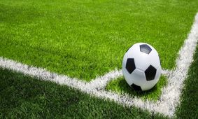 عکس منشوری کاپیتان‌های تیم ملی در آغوش خانم‌های اروپایی