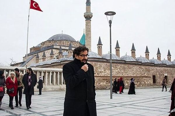 آقای شهرام! وقت آن رسیده در خانه باشی و سکوت کنی!