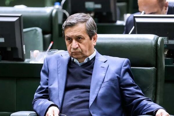 چه کسی به بازار دلار سیگنال گرانی داد؟