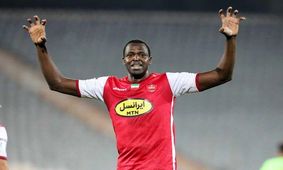 شکایت بازیکن پرسپولیس از استقلال / بخاطر یک مشت دلار !