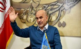 فرشاد مؤمنی؛ چهره‌ای برجسته در دنیای اقتصاد ایران + کتاب های معروفش