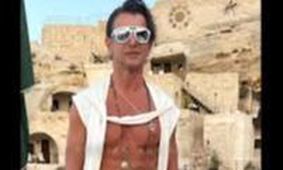 پیوستن امین حیایی به کمپین جنجالی رضا گلزار؛ خودرو آفرود حیایی همه را شوکه کرد! + فیلم