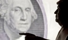 سایه طوفان بر سر دلار 