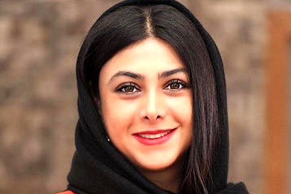 جذابترین عکس از همسر سابق هومن سیدی / شیطنت آزاده با زیباترین میکاپ !