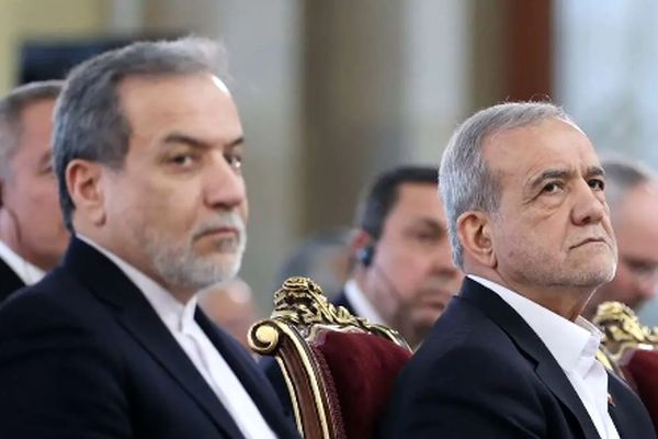 تحلیل کارنامه یکساله سیاست خارجی/ از مذاکره تا میدان جنگ