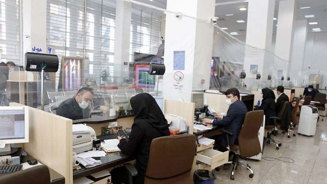 چگونه بانکها در طرح قرعهکشی ایرانخودرو دست به زرنگی میزنند؟