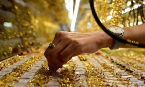 طلا بخریم یا صبر  کنیم؟ 