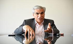 فرزین در بانک مرکزی ماندنی شد؟