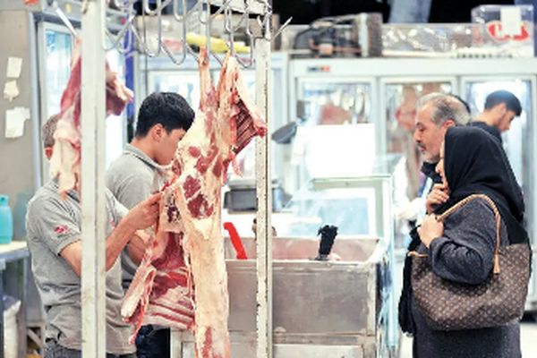 نیم کیلو گوشت، آرزوی دست‌نیافتنی کارگران!