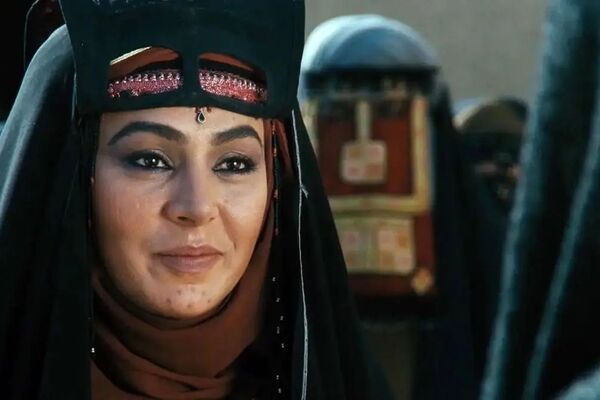 عکس کمیاب: «ماهایا پطروسیان»، «نسرین مقانلو» و «ایرج قادری» در رستورانی تاریخی!