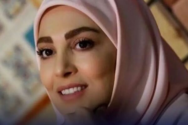 رقص محلی ژیلا صادقی، مجری مشهور هنگام پخش آهنگ کردی در صدا و سیما!