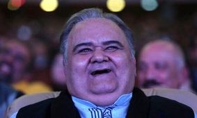 باور می کنید این زن کم سن و سال همسر اکبر عبدی باشد ؟! + عکس 2 نفره با آقای بازیگر