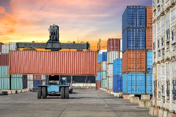 جشن اقتصادی با عیدی دولت؛ ۴ محصول اساسی ارزان می‌شوند