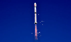 دردسرهای برنامه‌ فضایی چین ادامه دارد؛ سقوط کنترل‌نشده یک راکت دیگر در اقیانوس
