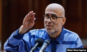 آزادی و یا مرخصی اکبر طبری از زندان واقعیت دارد؟ + فیلم
