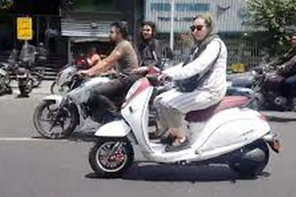 موتورسواری بانوان حق طبیعی است اما با رعایت پوشش و حجاب/ اگر امروز قانونمند نکنیم، فردا ناچار به پذیرش موتورسواری بانوان می‌شویم