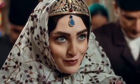 استایل متفاوت و جنجالی بازیگر شهرزاد در مراسم ختم! +فیلم