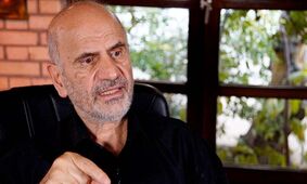 فرشاد مومنی: سفره مردم خالی است و مسئولان با تعداد صفر واحد پول بازی می کنند