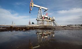 سفره خالی مردم به‌رغم درآمد نفتی میلیارد دلاری / درآمد نفتی ایران کجا خرج می‌شود؟