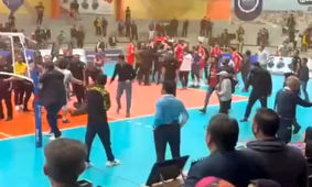 فیلم کتک کاری شدید در لیگ برتر والیبال ایران / آبروی همه رفت!