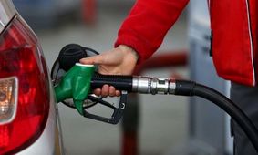 اعضای دولت با اعصاب مردم بازی نکنند /  اجازه‌ گران کردن بنزین را نمی‌دهیم