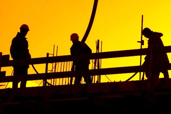 کارگران هنوز همان حقوق قدیمی را می‌گیرند / صدای مردم بلند شد