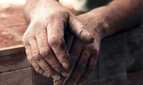 بلایی که قطعی برق بر سر این کارگران آورد !